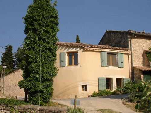 Charmante petite maison en Luberon, entre Goult et Lacoste